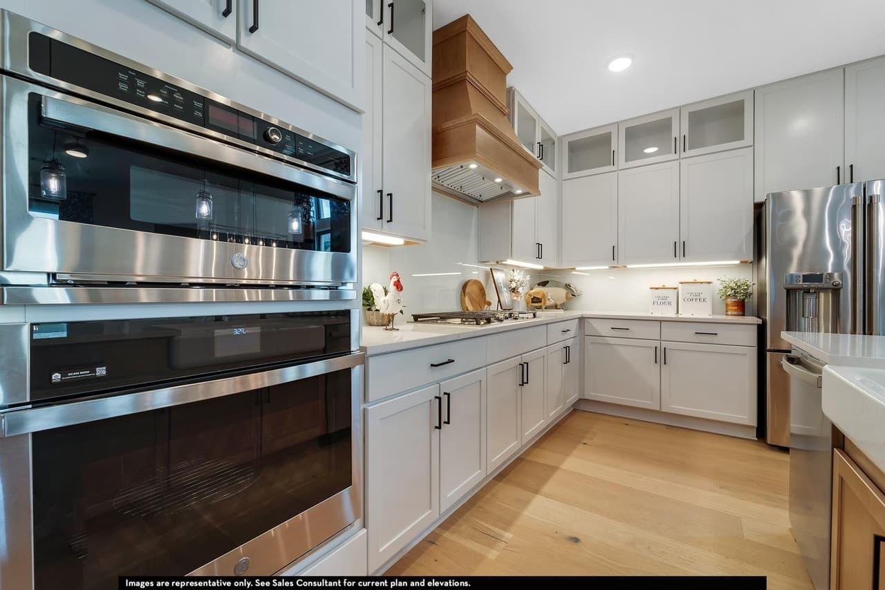 150  Clavillia St photo 6