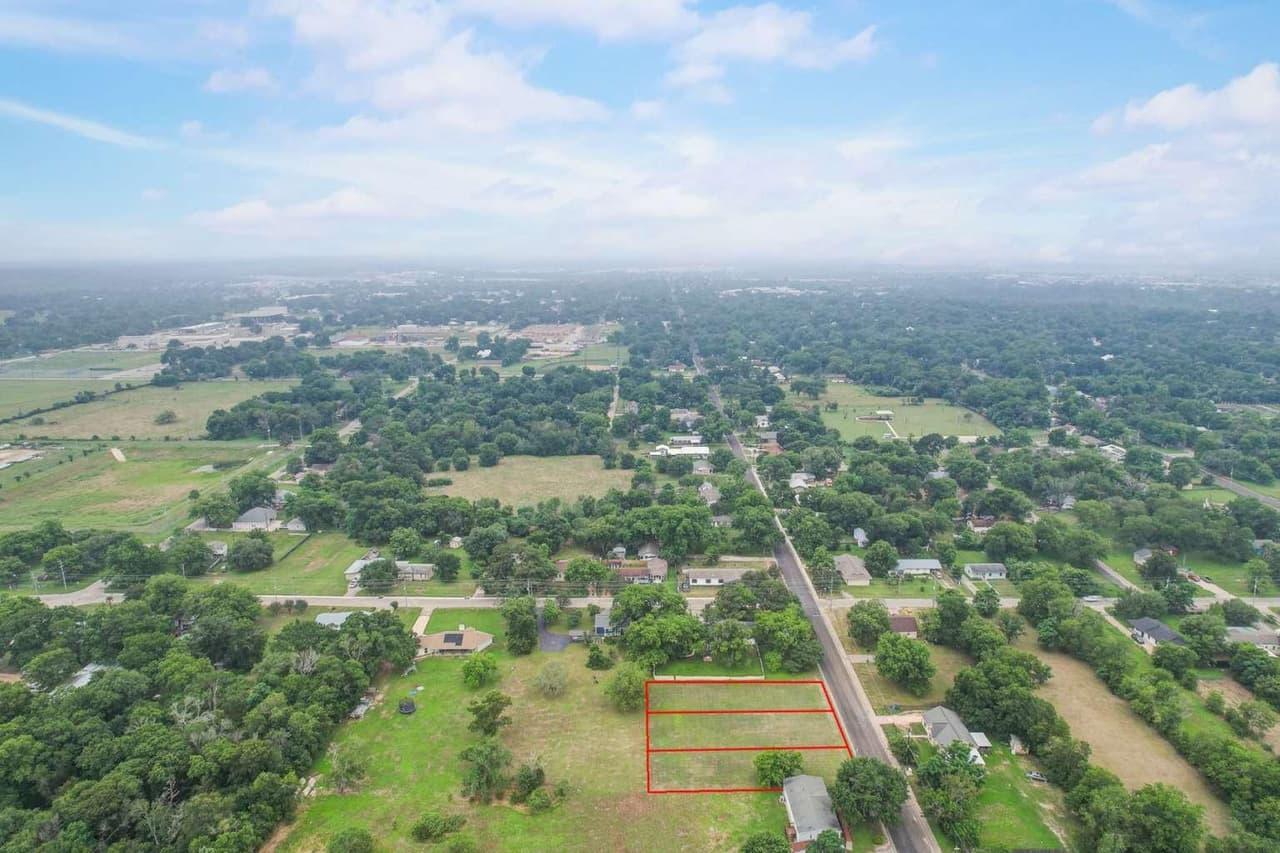 2105  Pecan St photo 5