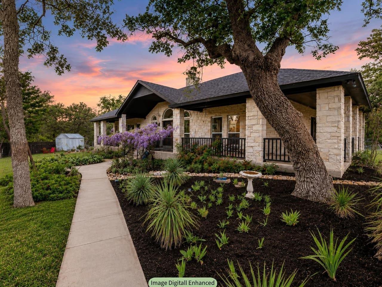 368  Woodlands Dr photo 2