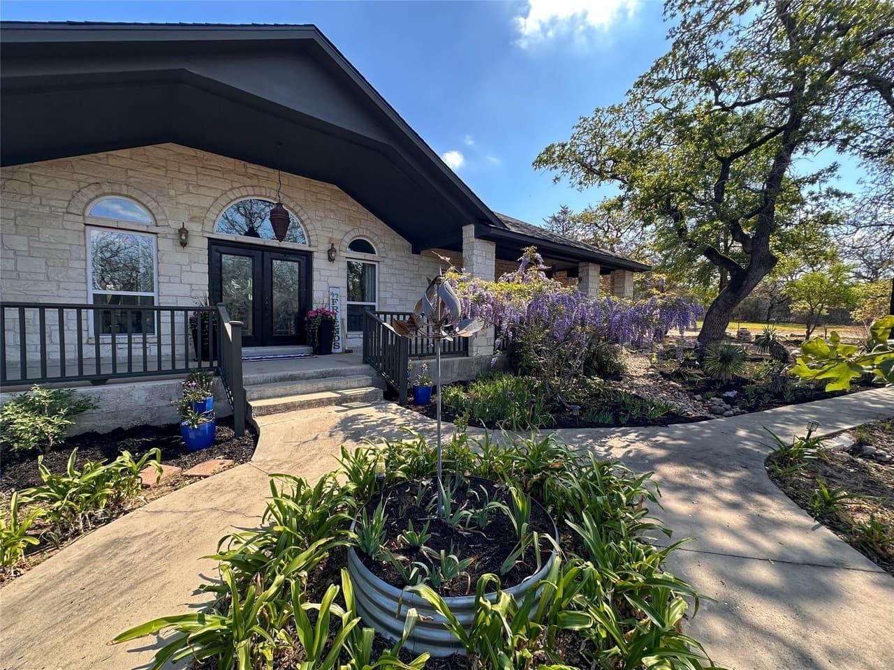 368  Woodlands Dr photo 3