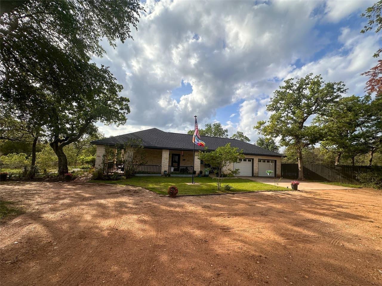 368  Woodlands Dr photo 4