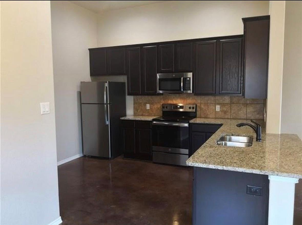 258  Joanne Loop  #A & B photo 2