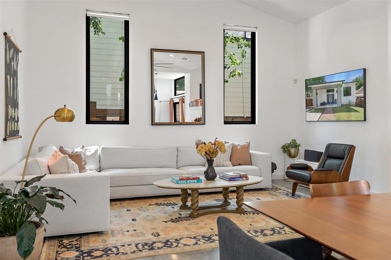 1909 E 9th St photo 4