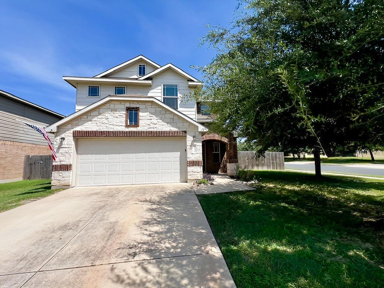 100  Magpie Goose Ln