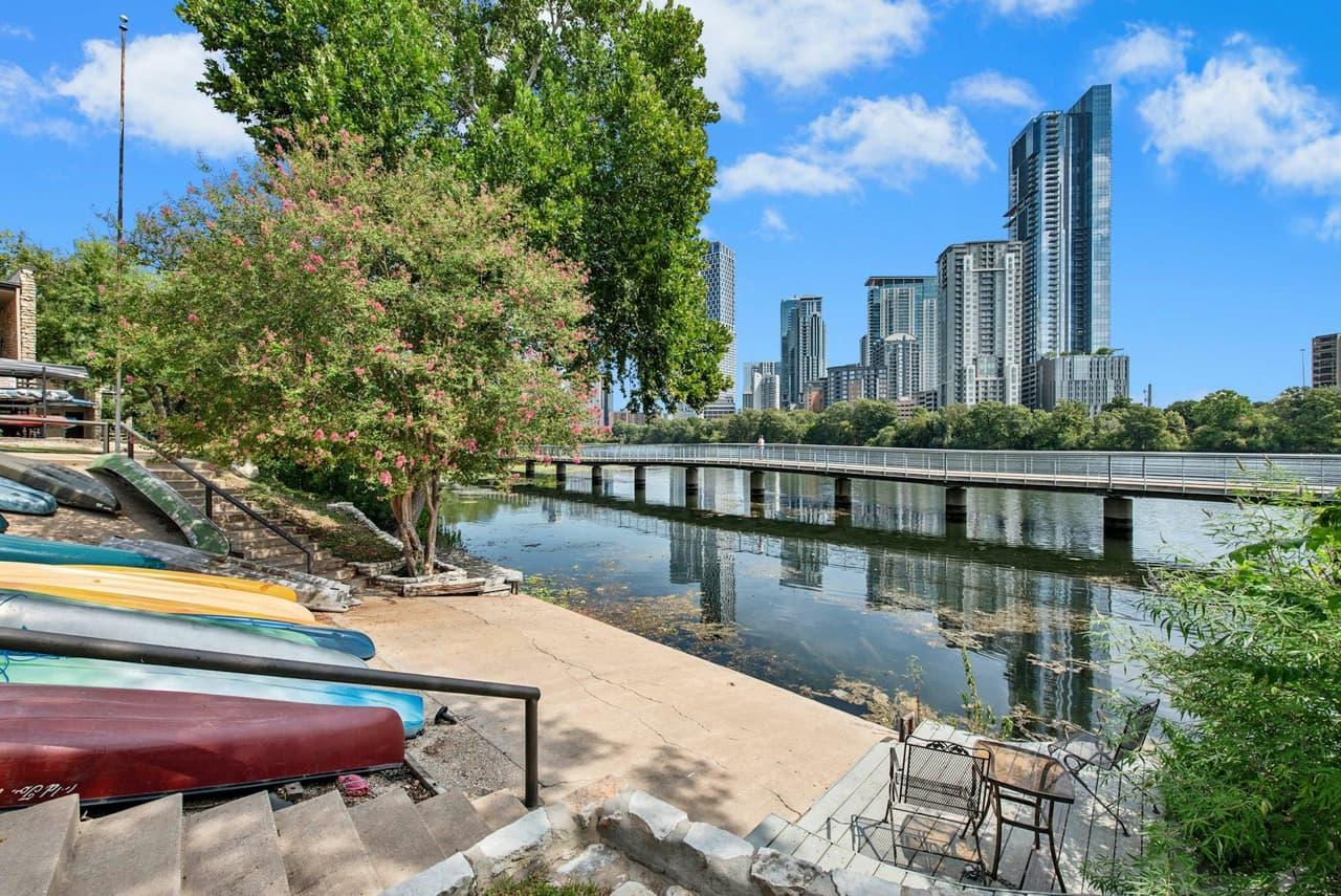 500 E Riverside Dr  #114 photo 3