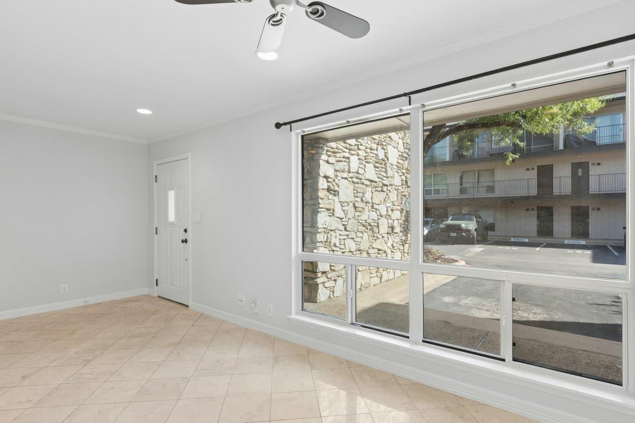 500 E Riverside Dr  #114 photo 6