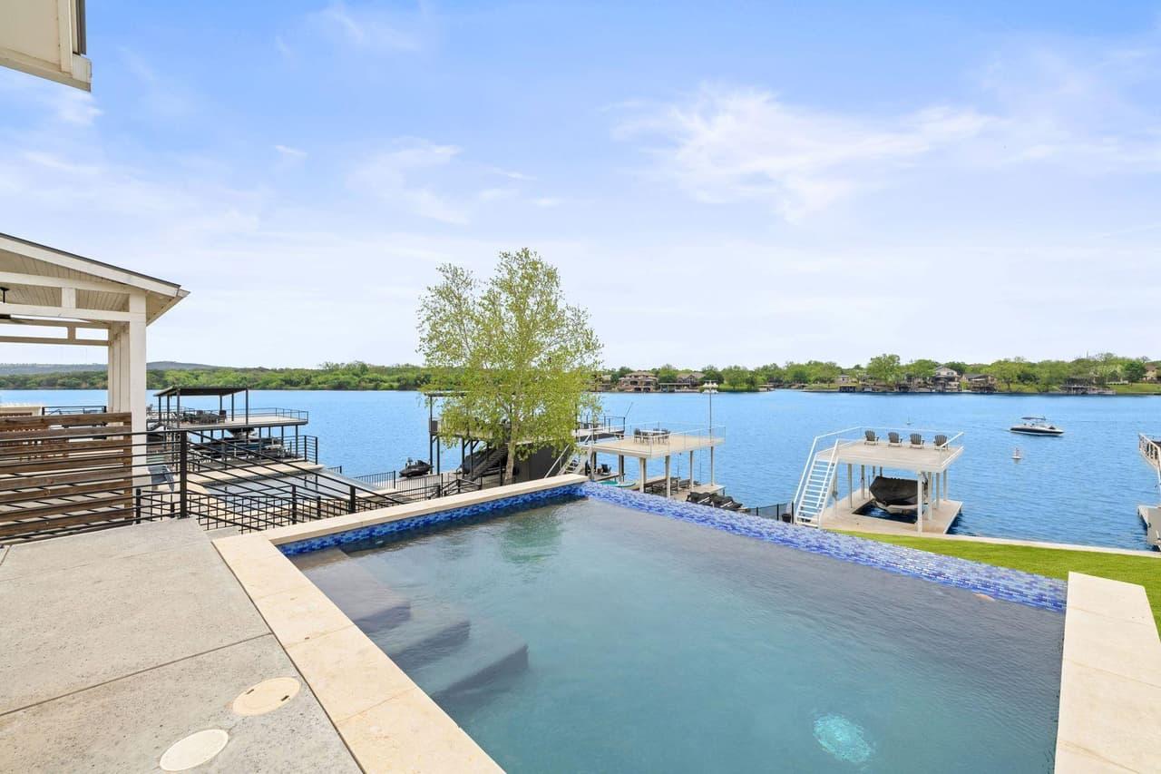 1324  Euel Moore Dr photo 2
