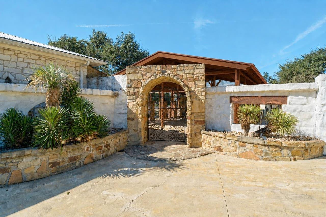 340  Barton Ranch Rd
